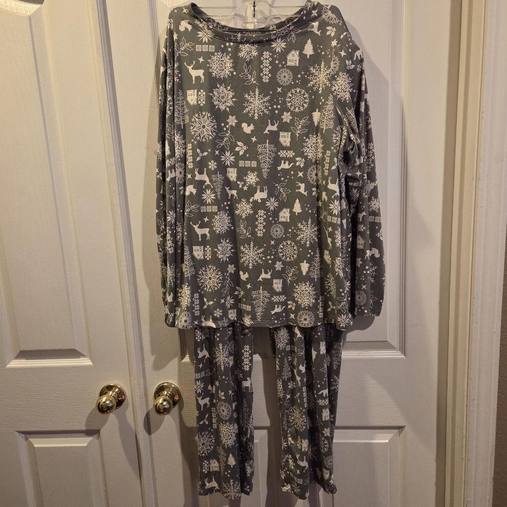 D&Co Comfort Zone Pajamas 1X Pajama Set  QVC Gray White Reindeers Snowflakes